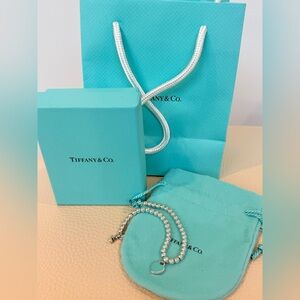 Return to Tiffany®
Bead Bracelet in Silver, Tiffany Blue® with a Diamond, 4 mm